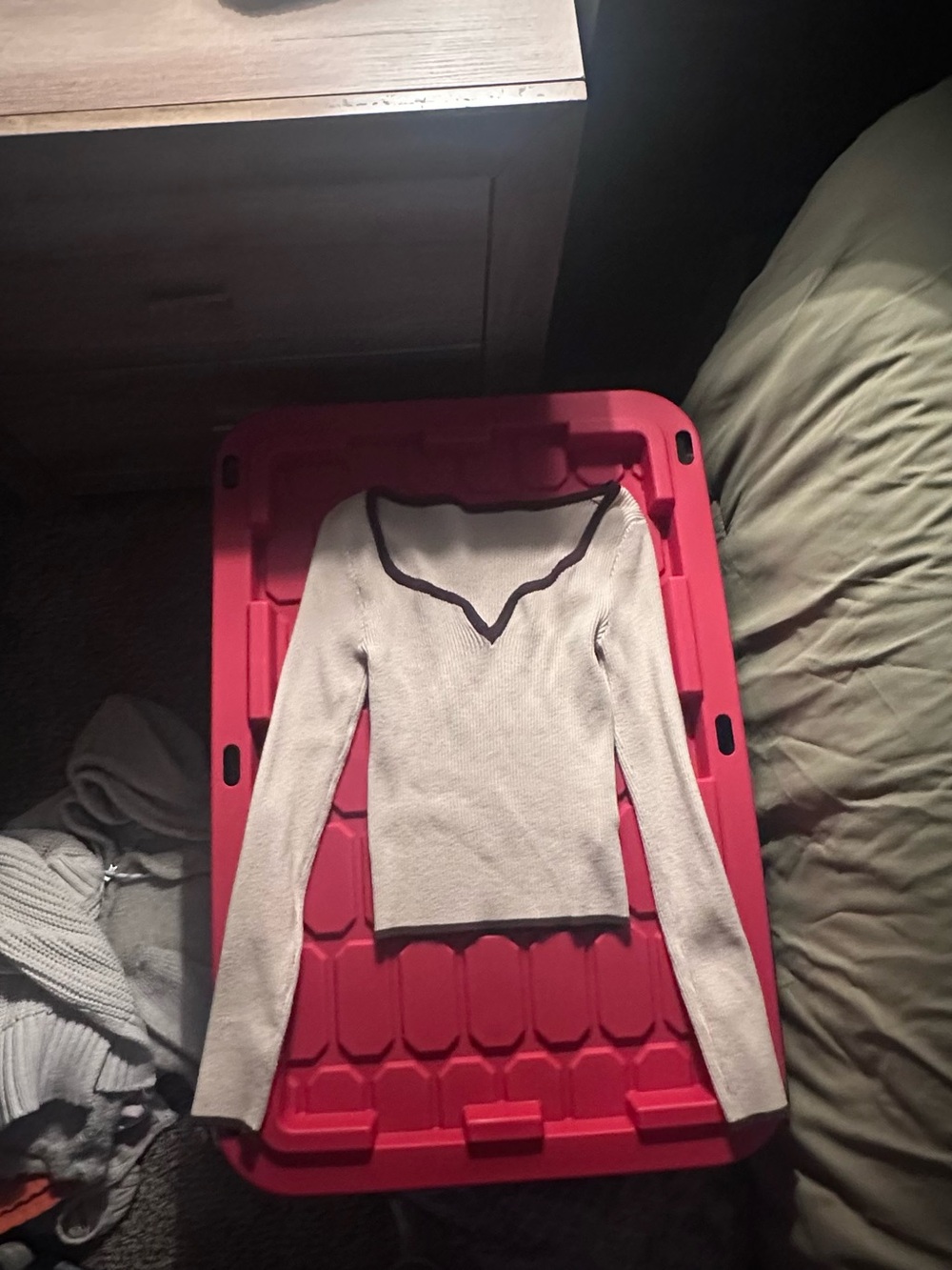 Women's Cream Long-Sleeve V-Neck Sweater with Contrast Trim